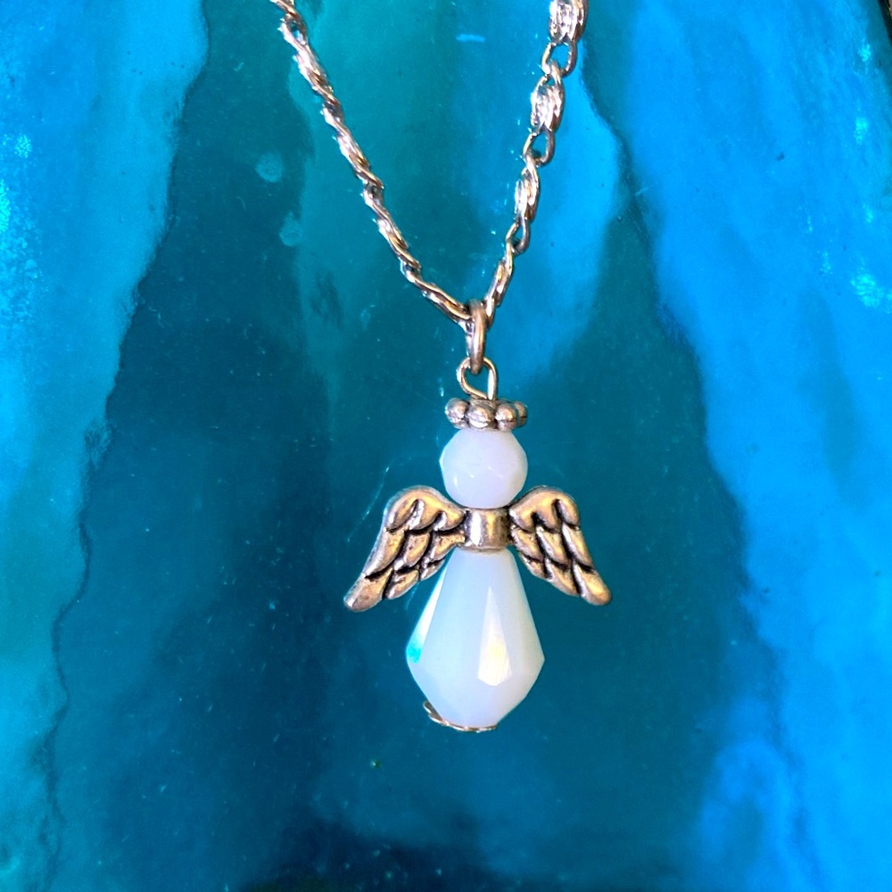 Angel pendant necklace